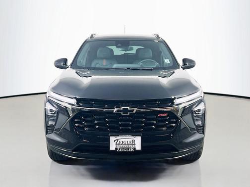Mosaic Black Metallic 2026 Chevrolet Trax FWD 2RS
