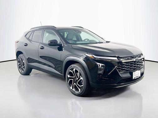Mosaic Black Metallic 2026 Chevrolet Trax FWD 2RS