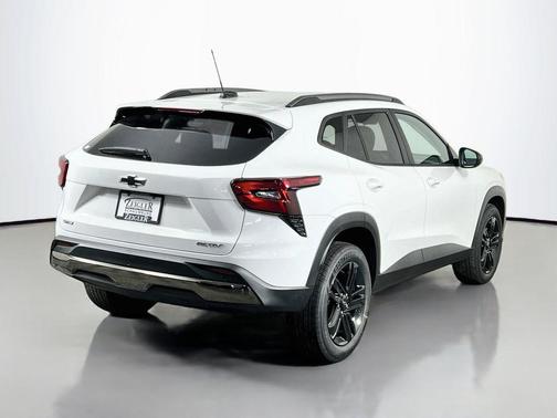 Summit White 2026 Chevrolet Trax FWD ACTIV