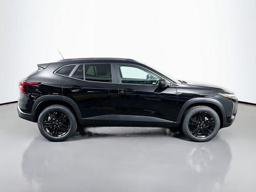 Mosaic Black Metallic 2026 Chevrolet Trax FWD ACTIV