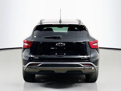 Mosaic Black Metallic 2026 Chevrolet Trax FWD ACTIV