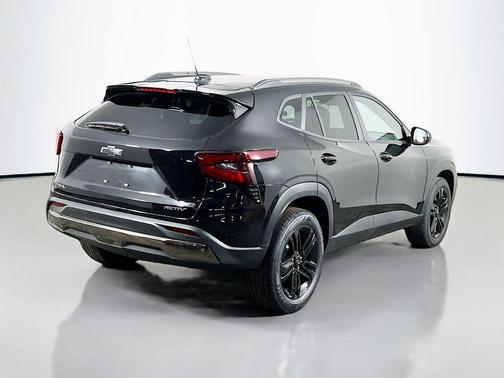 Mosaic Black Metallic 2026 Chevrolet Trax FWD ACTIV