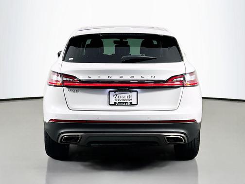 Pristine White Metallic Tri-Coat 2022 Lincoln Nautilus Reserve