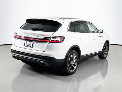 Pristine White Metallic Tri-Coat 2022 Lincoln Nautilus Reserve