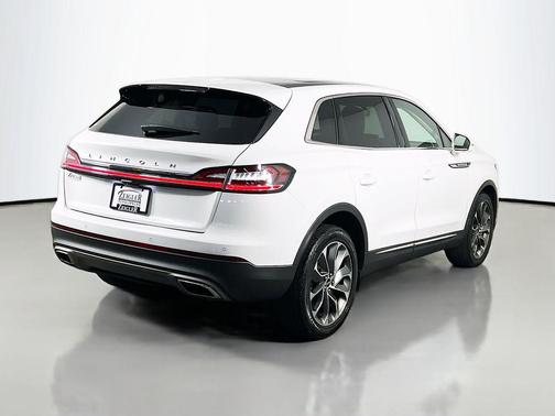 Pristine White Metallic Tri-Coat 2022 Lincoln Nautilus Reserve