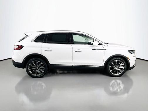 Pristine White Metallic Tri-Coat 2022 Lincoln Nautilus Reserve
