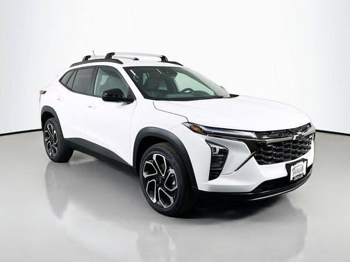 Summit White 2026 Chevrolet Trax FWD 2RS