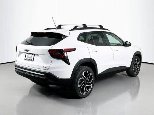 Summit White 2026 Chevrolet Trax FWD 2RS