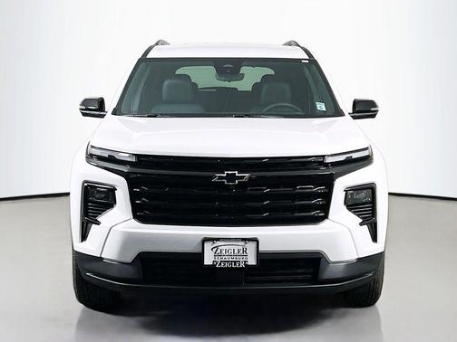 Summit White 2026 Chevrolet Traverse LT