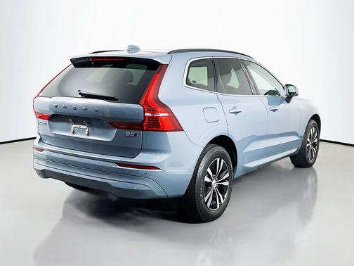 Silver Dawn Metallic 2023 Volvo XC60 B5 Core