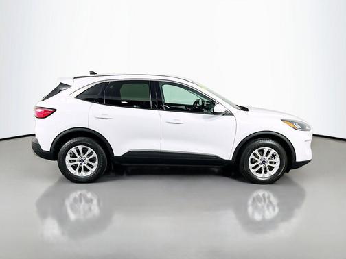 Oxford White 2021 Ford Escape SE