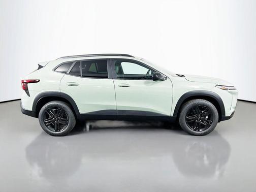 Cacti Green 2026 Chevrolet Trax FWD ACTIV