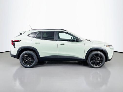 Cacti Green 2026 Chevrolet Trax FWD ACTIV