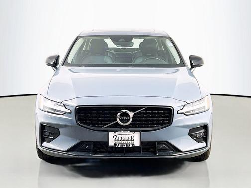 2022 Volvo S60 T5 Momentum
