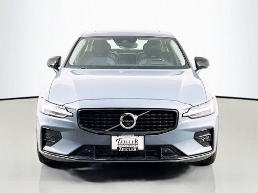 2022 Volvo S60 T5 Momentum