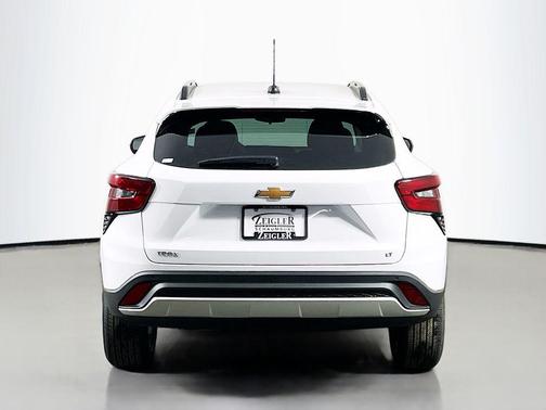 Summit White 2026 Chevrolet Trax LT