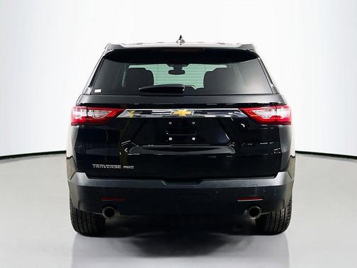 Mosaic Black Metallic 2021 Chevrolet Traverse LS