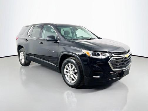 Mosaic Black Metallic 2021 Chevrolet Traverse LS