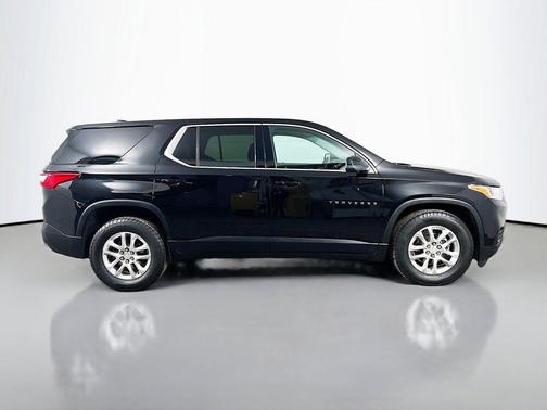 Mosaic Black Metallic 2021 Chevrolet Traverse LS