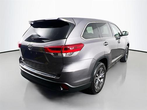 2017 Toyota Highlander LE I4