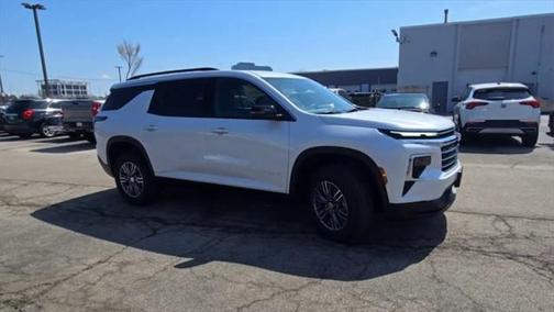 2025 Chevrolet Traverse LT