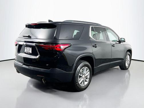 Mosaic Black Metallic 2023 Chevrolet Traverse LT Leather