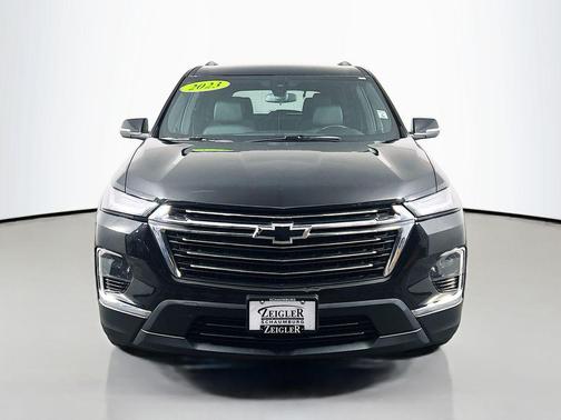 Mosaic Black Metallic 2023 Chevrolet Traverse LT Leather