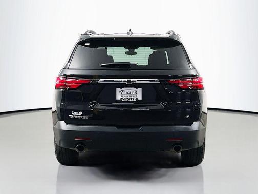 Mosaic Black Metallic 2023 Chevrolet Traverse LT Leather