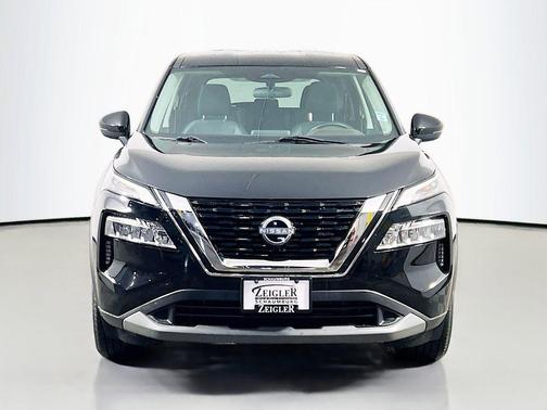 Super Black 2022 Nissan Rogue SV