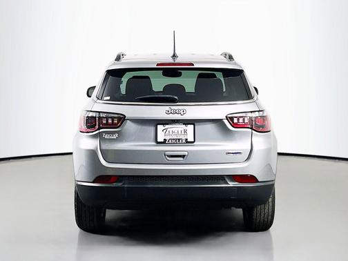 Billet Silver Metallic Clearcoat 2022 Jeep Compass Latitude