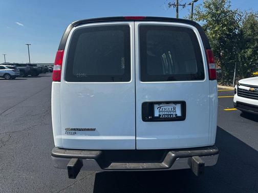 2024 Chevrolet Express 2500 RWD 2500 Regular Wheelbase WT
