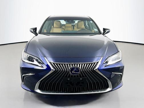 2021 Lexus ES 300h Base