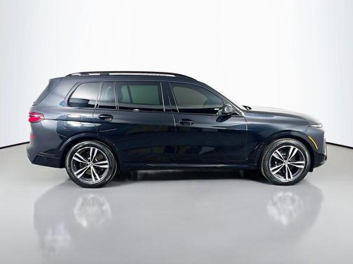 2025 BMW X7 M60i