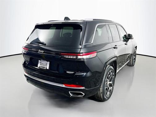 2022 Jeep Grand Cherokee Summit