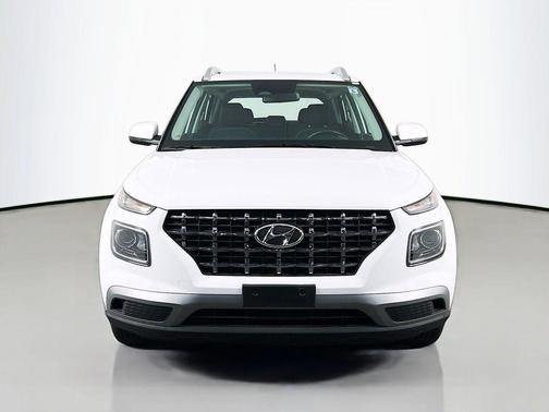 Lunar White 2023 Hyundai VENUE SEL