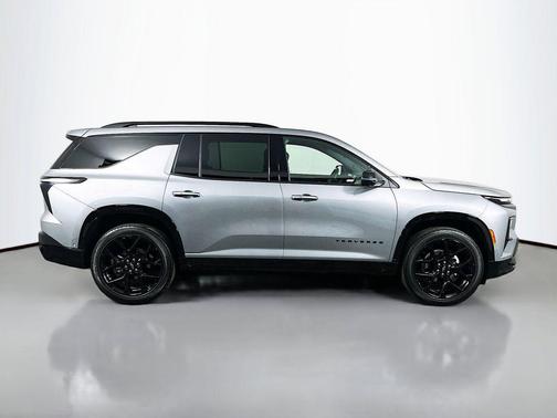 Sterling Gray Metallic 2025 Chevrolet Traverse RS