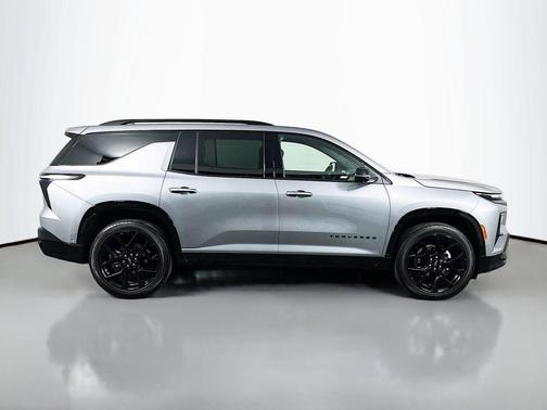 Sterling Gray Metallic 2025 Chevrolet Traverse RS