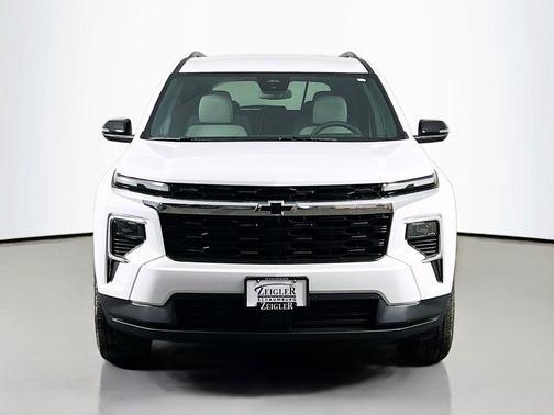 Summit White 2026 Chevrolet Traverse LT