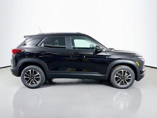 Mosaic Black Metallic 2026 Chevrolet Trailblazer LT