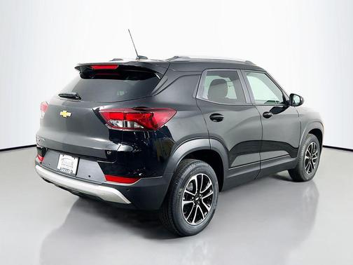 Mosaic Black Metallic 2026 Chevrolet Trailblazer LT
