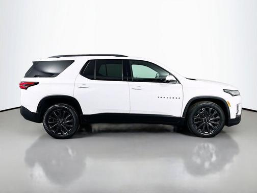 Summit White 2023 Chevrolet Traverse RS