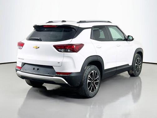 Summit White 2026 Chevrolet Trailblazer LT