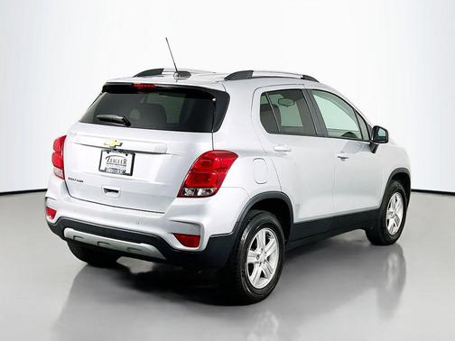 Silver Ice Metallic 2022 Chevrolet Trax LT