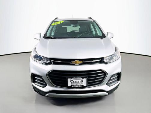 Silver Ice Metallic 2022 Chevrolet Trax LT