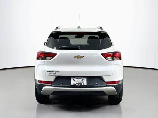 Iridescent Pearl Tricoat 2021 Chevrolet Trailblazer LT
