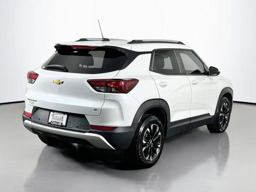 Iridescent Pearl Tricoat 2021 Chevrolet Trailblazer LT