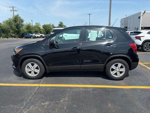 Mosaic Black Metallic 2020 Chevrolet Trax LS