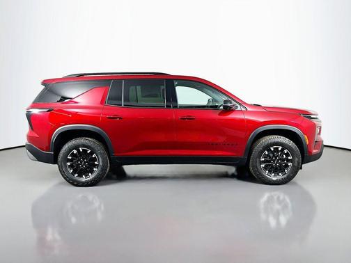 Radiant Red Tintcoat 2026 Chevrolet Traverse AWD Z71