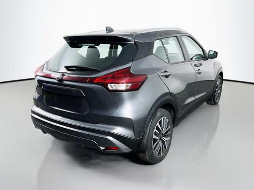 2022 Nissan Kicks SV
