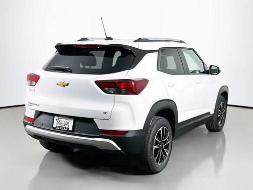 Summit White 2026 Chevrolet Trailblazer LT